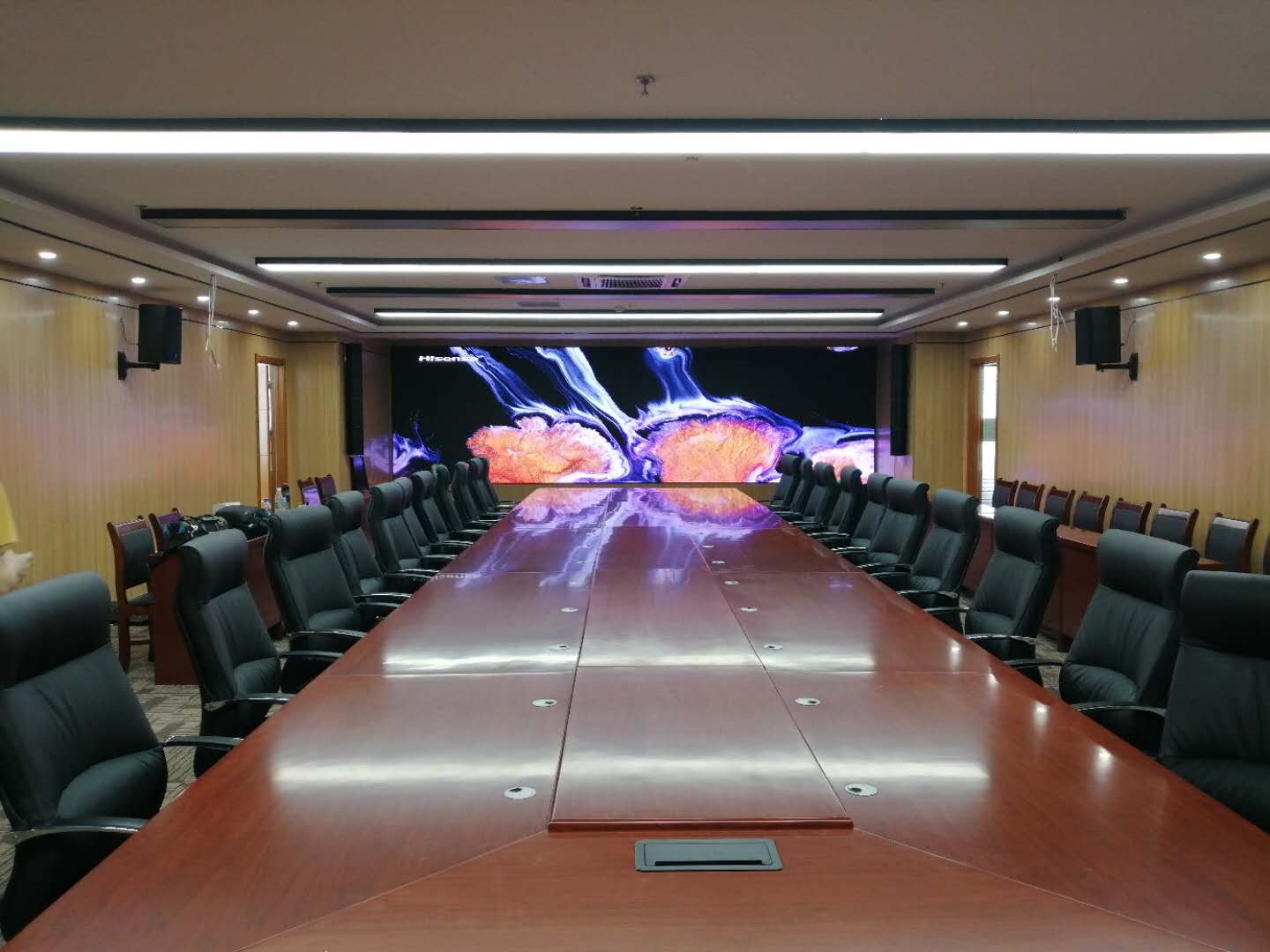 濰坊某事業(yè)單位音、視頻會議集成項目完工，會議辦公、音響系統(tǒng)、1.2小間距顯示系統(tǒng)完美融合